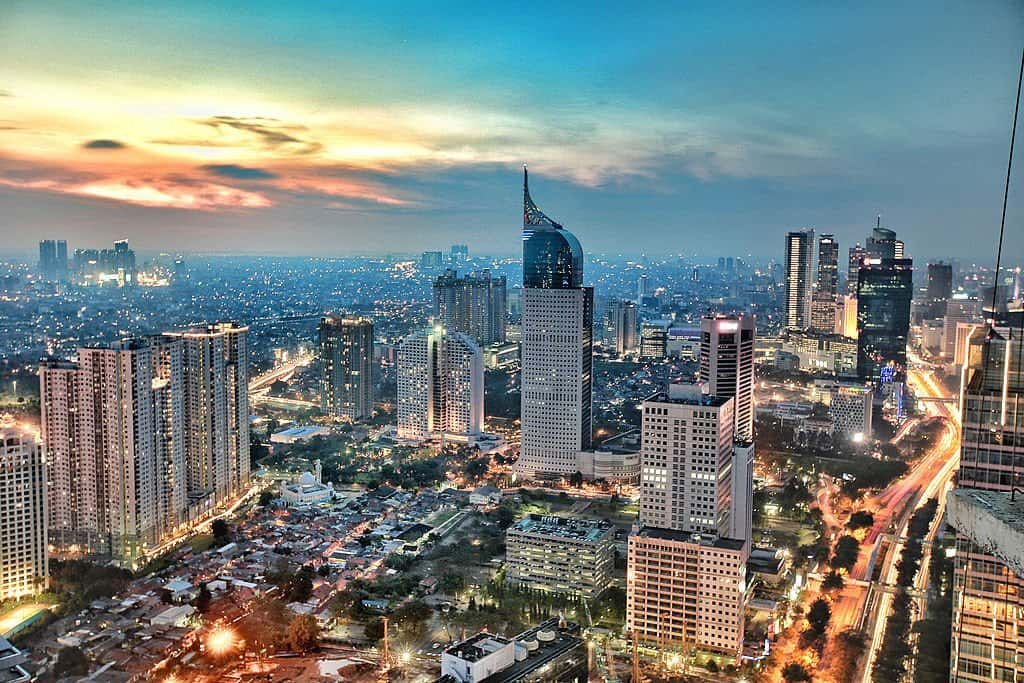 اندونيسيا وطريق النهضة الاقتصادية..   من دولة ناشئة إلى أكبر اقتصاد في جنوب شرق آسيا ورابع سوق استهلاك في العالم